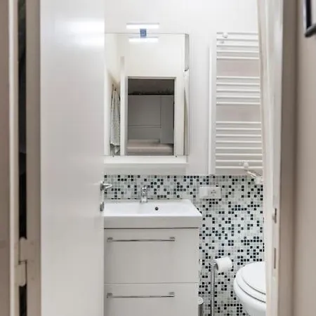 Station - Center Flat *