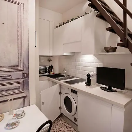 Station - Center Flat